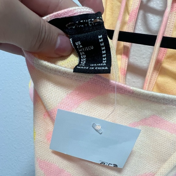 Forever 21 Pink Yellow Daisy Halter Top Size Medium - Picture 5 of 5